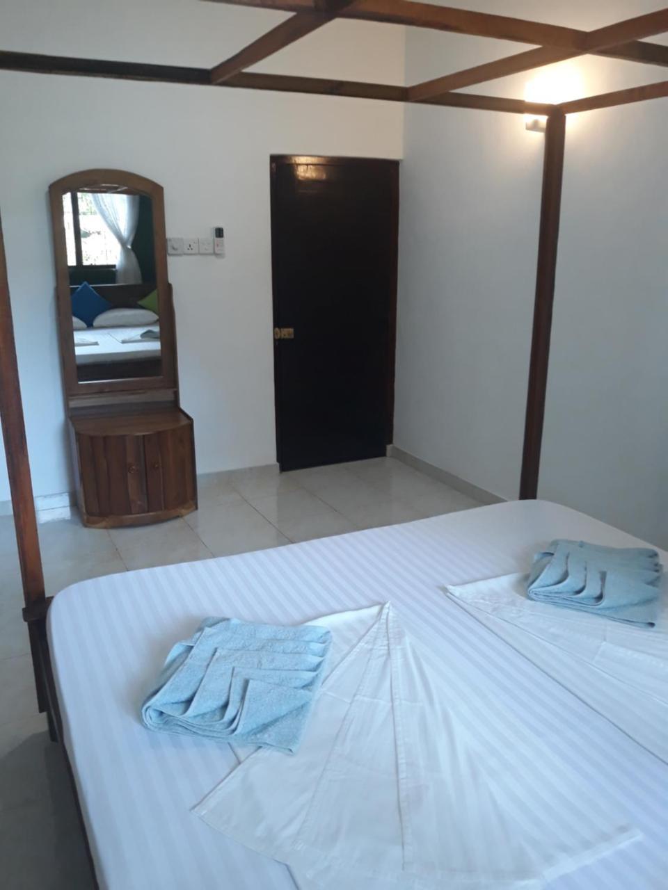 Coco Hostels - Weligama Exteriör bild